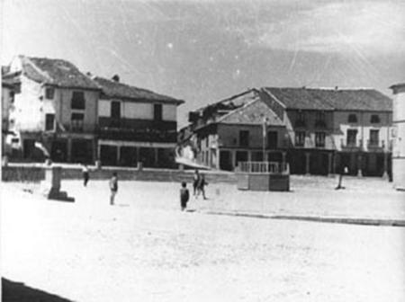 Foto antigua de la Plaza Mayor, con el quiosco