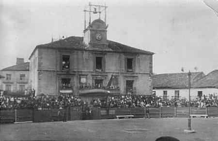 Foto antigua de la Plaza Mayor, con la plaza de