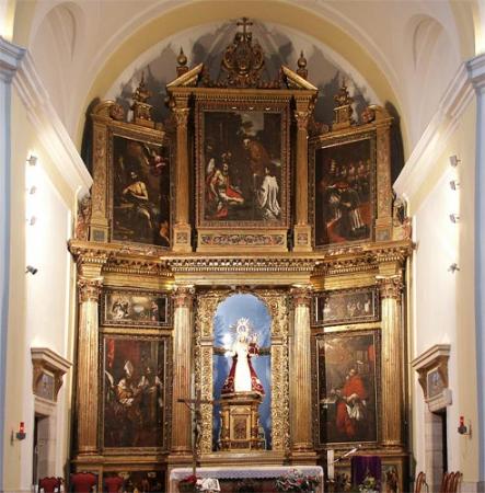 Imagen Retablo situado en el presbiterio / Maesoft.